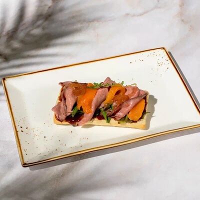 Тост с говядиной и перцем в География по цене 600 ₽