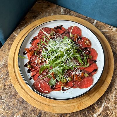 Карпаччо из фермерской говядины в La Costa по цене 750 ₽