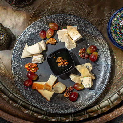 Сырное плато в Гранат по цене 1403 ₽