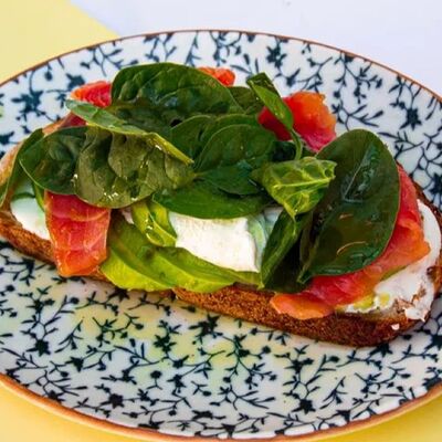 Авокадо тост с лососем и яйцом пашот в We want more по цене 650 ₽