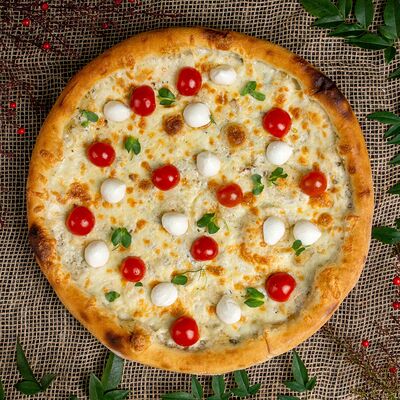 Пицца Капрезе в Гирос Паб по цене 920 ₽