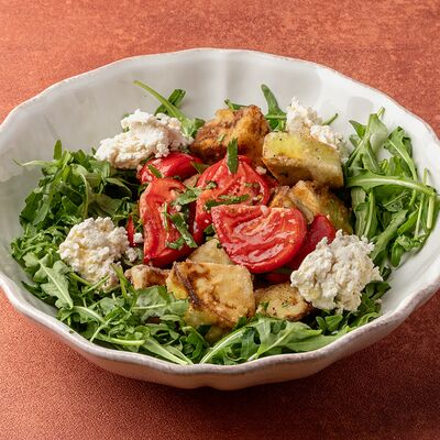 Салат с хрустящими баклажанами и сыром надуги в Авлабар по цене 980 ₽