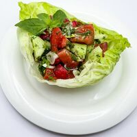 Салат овощной в листе айсберга в Собрание