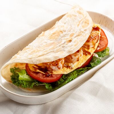 Лепешка роти с креветками, творожным сыром и скремблом в Mojo по цене 580 ₽