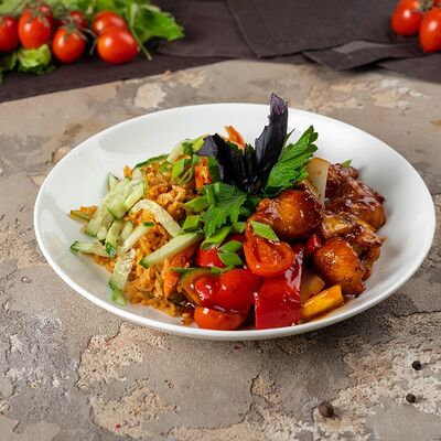Азиатская курица с рисом в Дворец свадеб по цене 530 ₽