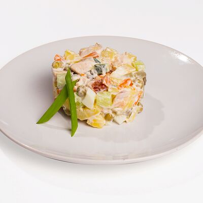 Салат Столичный с копченой курицей в Дом еды по цене 209