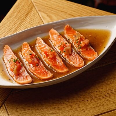 Татаки из форели с цитрусовым понзу и кунжутом кимчи в Brera по цене 1050 ₽