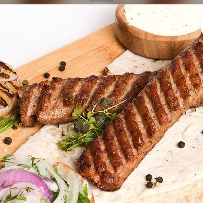 Люла-кебаб из говядины в лаваше в Экспресс-пекарня по цене 300 ₽