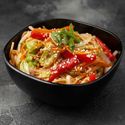 Яичная лапша с курицей в SushiHit по цене 370 ₽