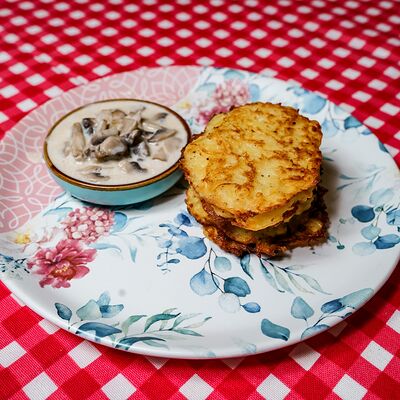 Драники картофельные с грибным соусом в Da Vinci Coffee по цене 2200 ₸