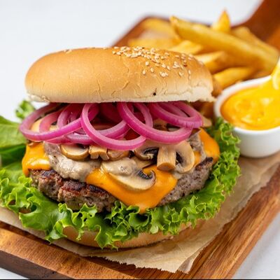 Бургер грибной в Rollstreet по цене 529 ₽