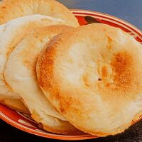 Лепёшка из тандыра в Душанбе