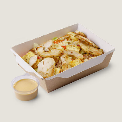 Салат Цезарь с курицей в БургерКит по цене 331 ₽