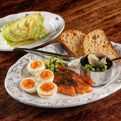 Валлийский завтрак с лососем и вонголе в Blackchops по цене 1500 ₽