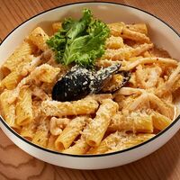 Паста с морепродуктами и розовым соусом в CoffeeПей