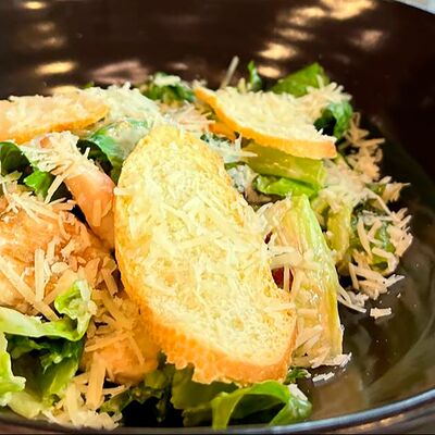 Азиатский цезарь с курицей в Паназия & Суши-рум по цене 560 ₽