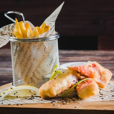 Снежный краб в темпуре с картофелем фри в Изуми по цене 510 ₽