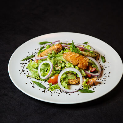 Салат с треской под ореховым соусом в Евразия по цене 585 ₽