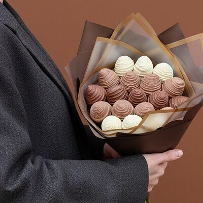 Букет «Какао» (19 шт.) в Luna-Клубника в шоколаде по цене 3990 ₽