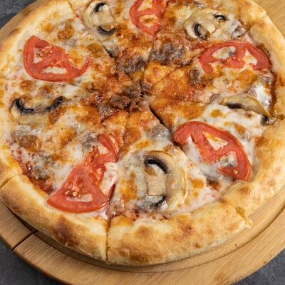 Пицца мясная с грибами в Mir love по цене 1009 ₽