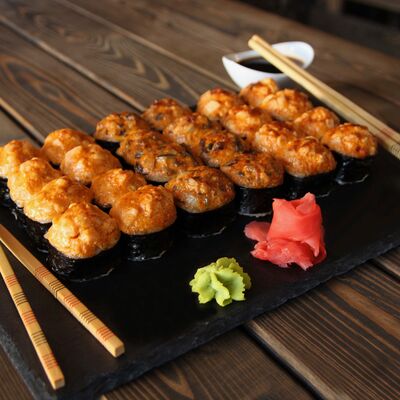 Сет Огонь запеченный в Суши Dом по цене 658 ₽