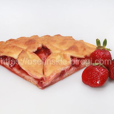 Осетинский пирог с клубникой в Осетинские пироги Виктория по цене 810 ₽