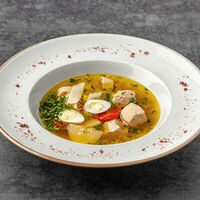 Суп-лапша с домашним цыпленком и перепелиным яйцом в Колхида Palace