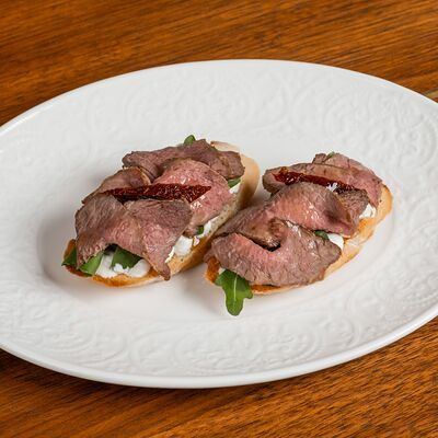 Брускетты с ростбифом в The 312 по цене 480 ₽