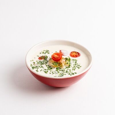 Финский сливочный суп с форелью на курином бульоне в Британские Пекарни по цене 565 ₽