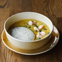 Тыквенный крем-суп с жареными креветками и муссом пармезан в Pasta Salsa Osteria