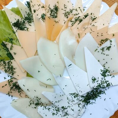 Ассорти сырное с зеленью в Каприз по цене 469 ₽