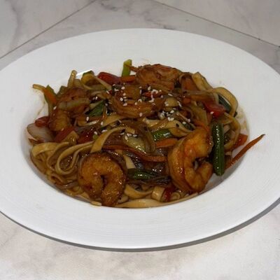 Удон с креветкамив Сказка lounge по цене 550 ₽