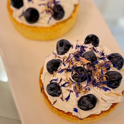 Тарталетка с кремом и ягодамив Kontrast Bijou по цене 210 ₽