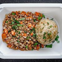 Тефтель куриная в грибном соусе на пару и гречка с овощами в Грабли