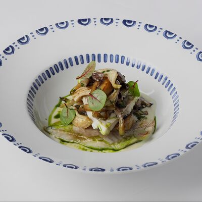 Дорадо с жареными грибами и картофельным пермантье в Ivanka по цене 2700 ₽