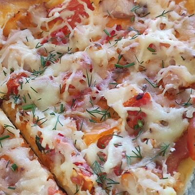 Пицца с копченой курочкой (1 кусок) в Лазарос по цене 150 ₽
