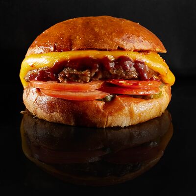 Чизбургер в Heimbrauer по цене 580 ₽