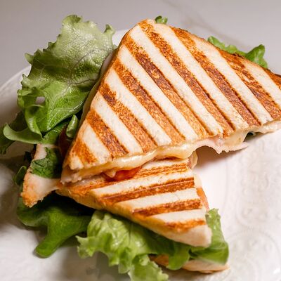 Сэндвич Ветчина и сыр в Мрамор кофе по цене 490 ₽