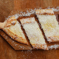 Пиде с трюфельным кремом и пармезаном в Moro