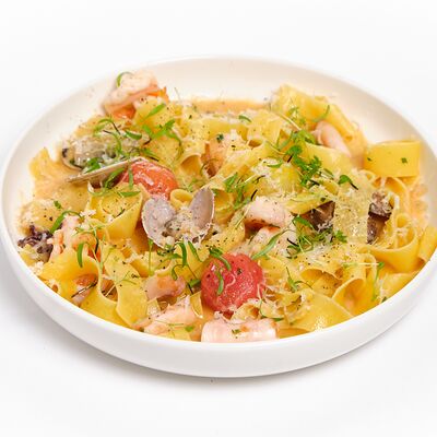 Домашняя паста с морепродуктами в Ciro bistro по цене 1090 ₽