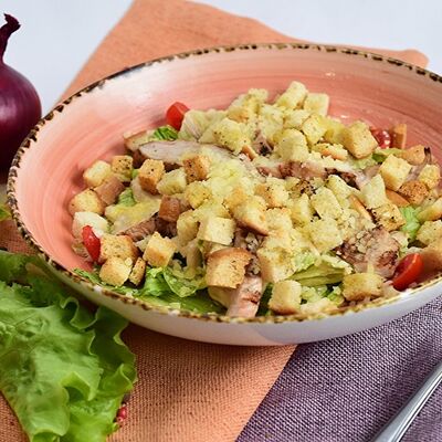 Салат Цезарь с куриной грудкой в Самое популярное кафе по цене 635