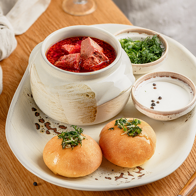 Борщ с пампушками в Гопак по цене 640 ₽