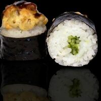 Дабл хот ролл в Barrel Sushi