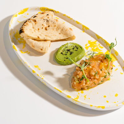 Тартар из лосося в Bistro Pizzateca 9.8 по цене 1200 ₽