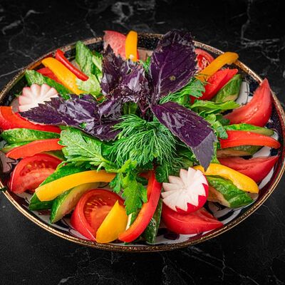 Ассорти свежих овощей в Чайхана Плов центр по цене 360 ₽