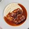 Филе говядины с пюре из цветной из цветной капусты и соусом Черный перец в Romano по цене 3500