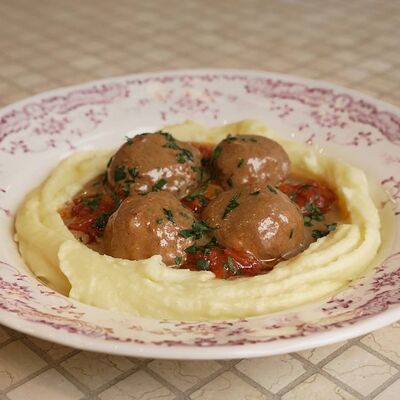Митболлы с картофельтным пюре в Мари по цене 350 ₽