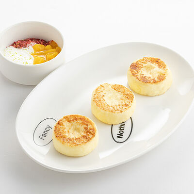 Сырники с манго, сметаной и сладкой дуккой в Nothing Fancy по цене 950 ₽