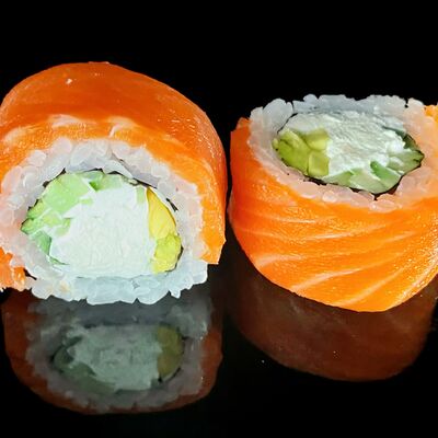 Ролл Филадельфия премиум в Император SUSHI PREMIUM по цене 1050 ₽