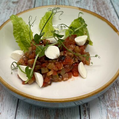 Салат из печеных овощей и мини-моцареллой в Сова по цене 550 ₽